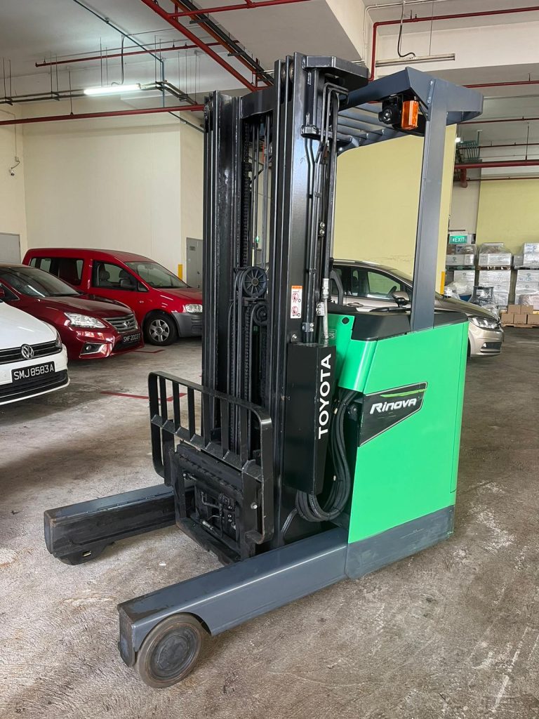 Material handling model 8FBR 3 stage with side shifter 1.8 ton lifting capacity & 5 meter lifting height.