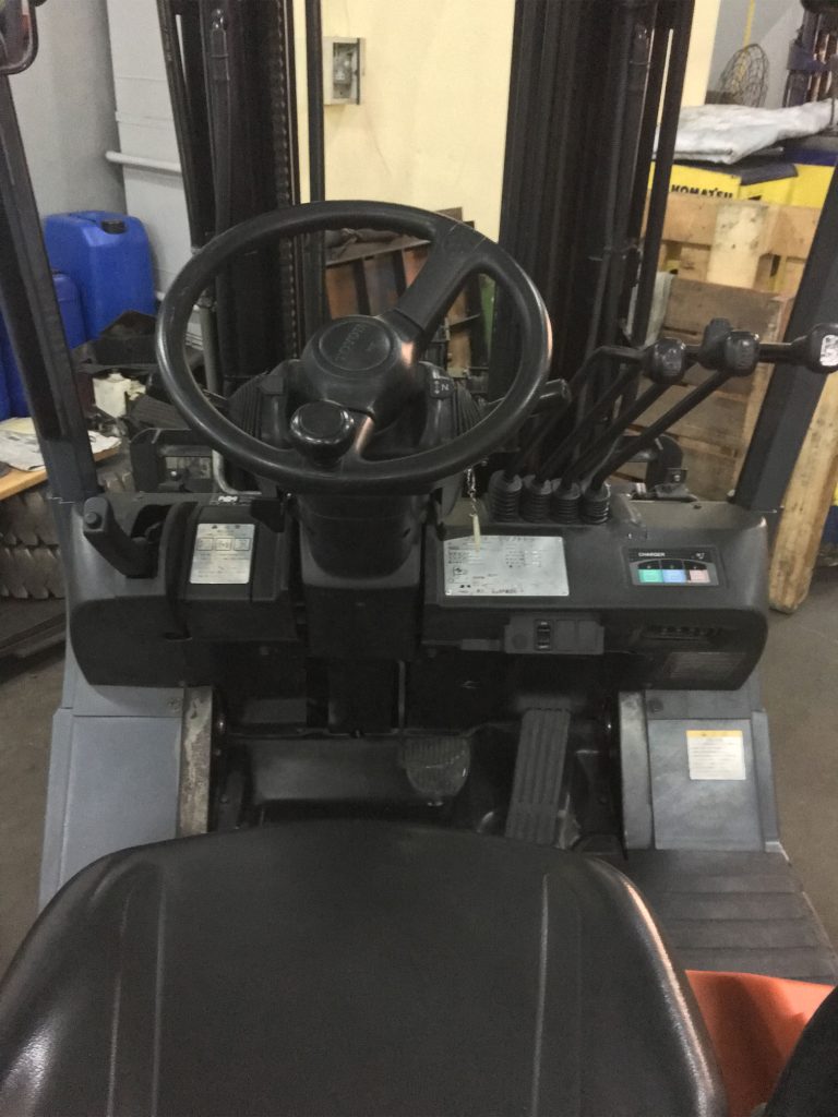 Material handling model 7FBL15 – 4.3 meter 3 stage mast with Fork-Shifter
